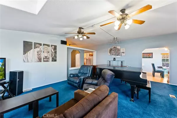 Laguna Hills, CA 92653,23301 Ridge Route #165