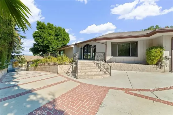 4121 Regal Oak Drive, Encino, CA 91436
