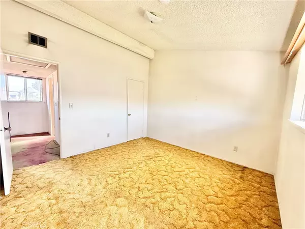 Artesia, CA 90701,19013 Ibex