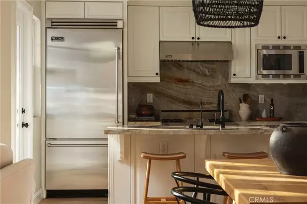 Corona Del Mar, CA 92625,433 Acacia