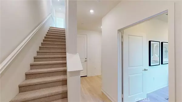 Santa Ana, CA 92705,1882 E E. 1st Street #260