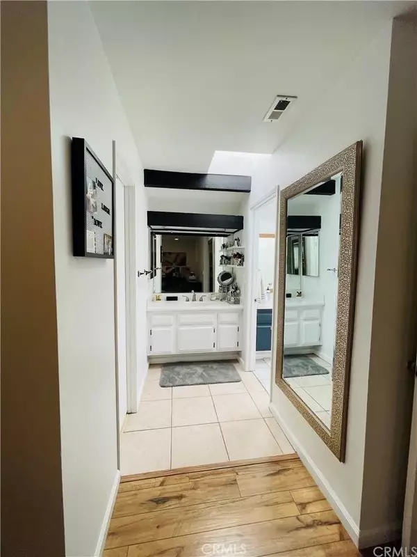 Huntington Beach, CA 92647,7881 Woodlake