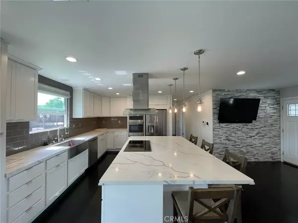 5352 Edinger, Huntington Beach, CA 92649