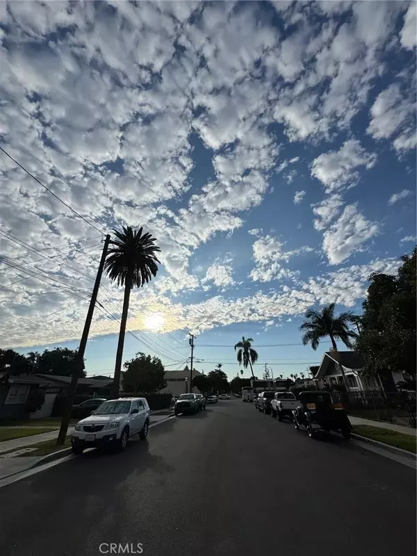 Fullerton, CA 92832,122 E Brookdale