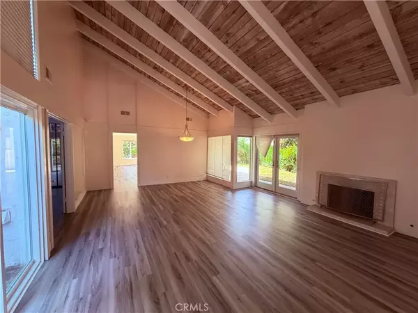 Irvine, CA 92612,19 Aspen Tree