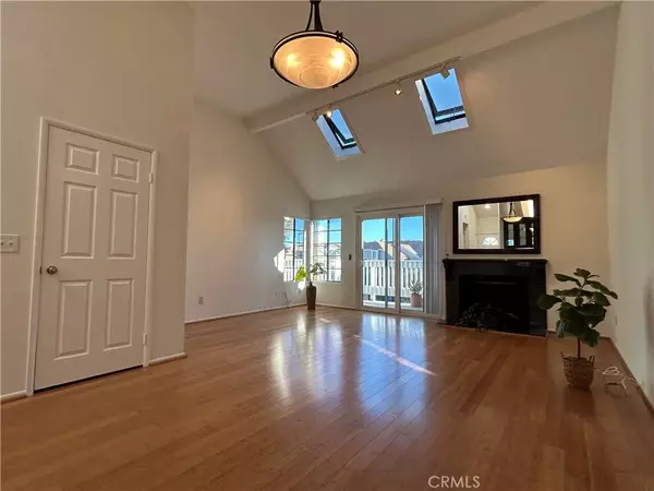 Huntington Beach, CA 92649,4682 Warner