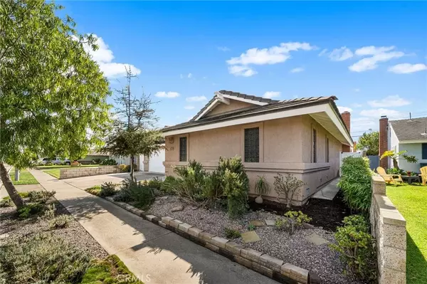 Huntington Beach, CA 92649,5862 Raphael