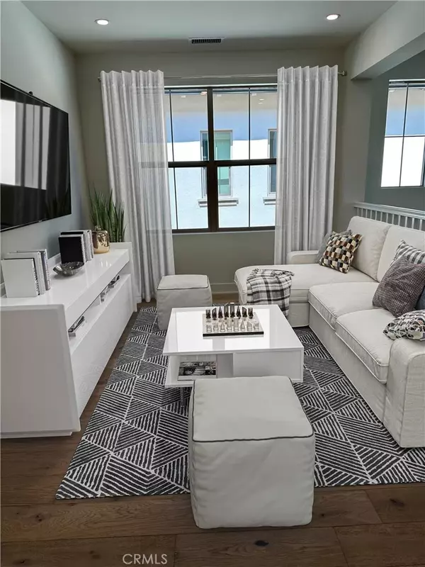 Irvine, CA 92618,116 Awning