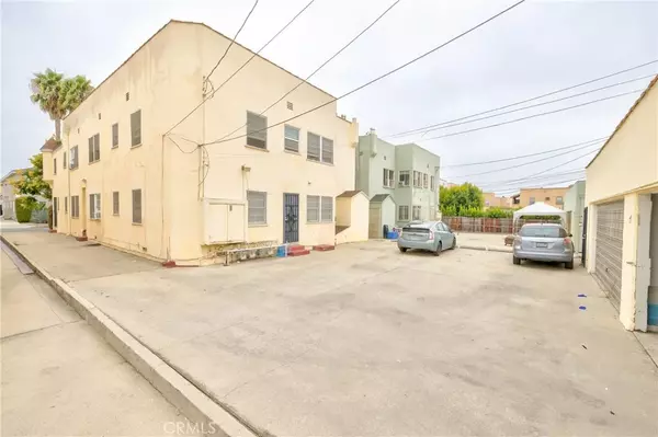 Los Angeles, CA 90036,445 N Spaulding