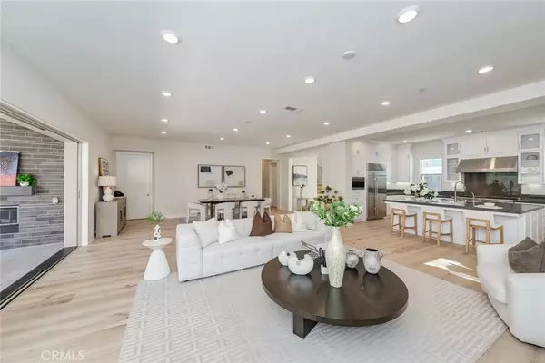 Irvine, CA 92618,56 Chasma