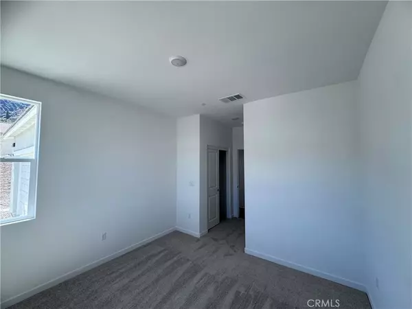 Lake Elsinore, CA 92530,33313 Riverside