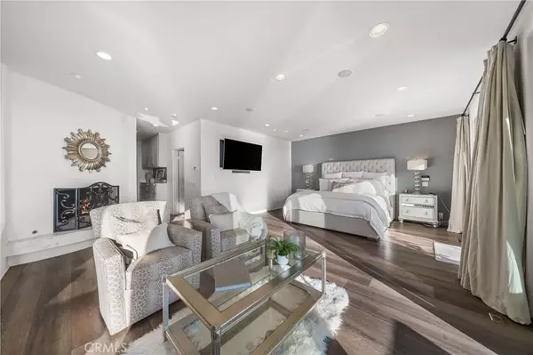 Corona Del Mar, CA 92625,2301 Pacific Drive