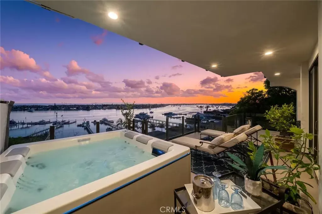 Corona Del Mar, CA 92625,2301 Pacific Drive