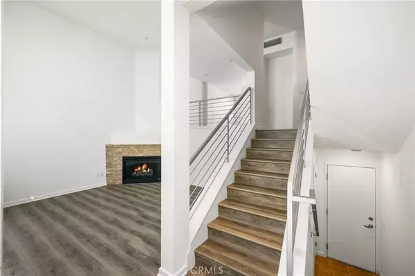 Santa Ana, CA 92705,320 E Jeanette Lane