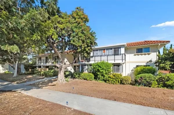 Laguna Woods, CA 92637,2118 Via Puerta #D