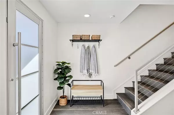 Newport Beach, CA 92663,5512 Seashore