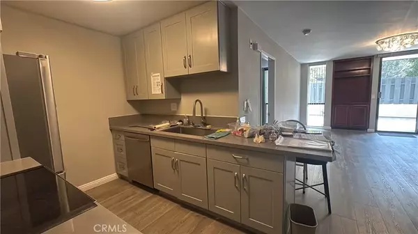 Los Angeles, CA 90042,4239 Via Arbolada #101