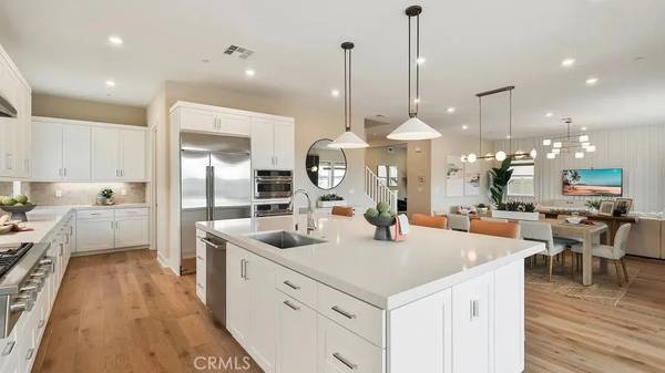 Valencia, CA 91354,24389 Calle La Roca