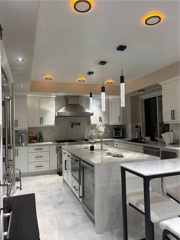 7135 Ashley Drive, Huntington Beach, CA 92648