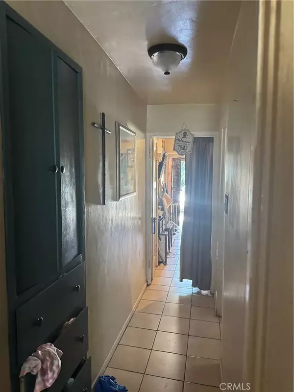 Los Angeles, CA 90023,633 S Downey