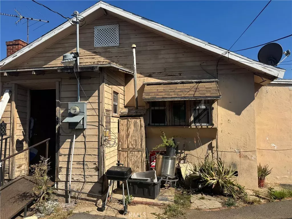 Los Angeles, CA 90023,633 S Downey