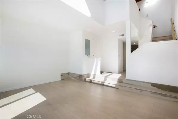 Laguna Beach, CA 92651,552 Cypress #A