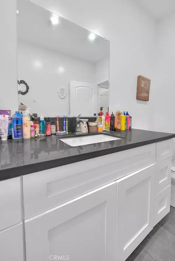 Lake Los Angeles, CA 90044,6915 Bonsallo