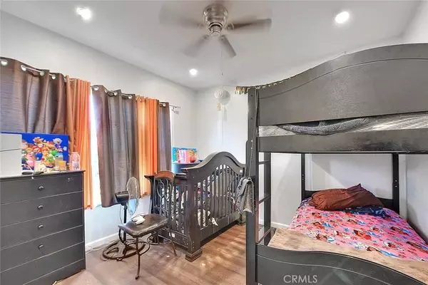 Lake Los Angeles, CA 90044,6915 Bonsallo