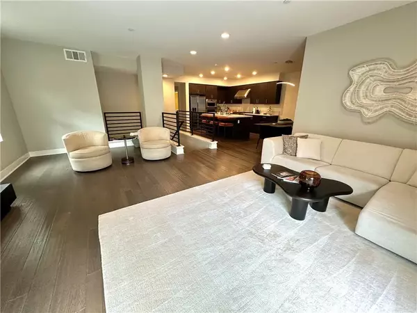 Irvine, CA 92612,61 Gramercy