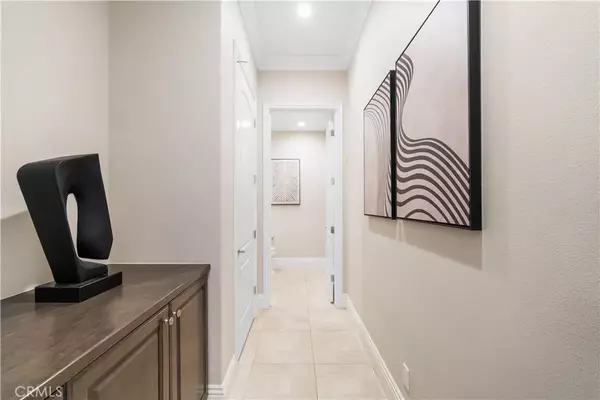 Irvine, CA 92618,57 Kite