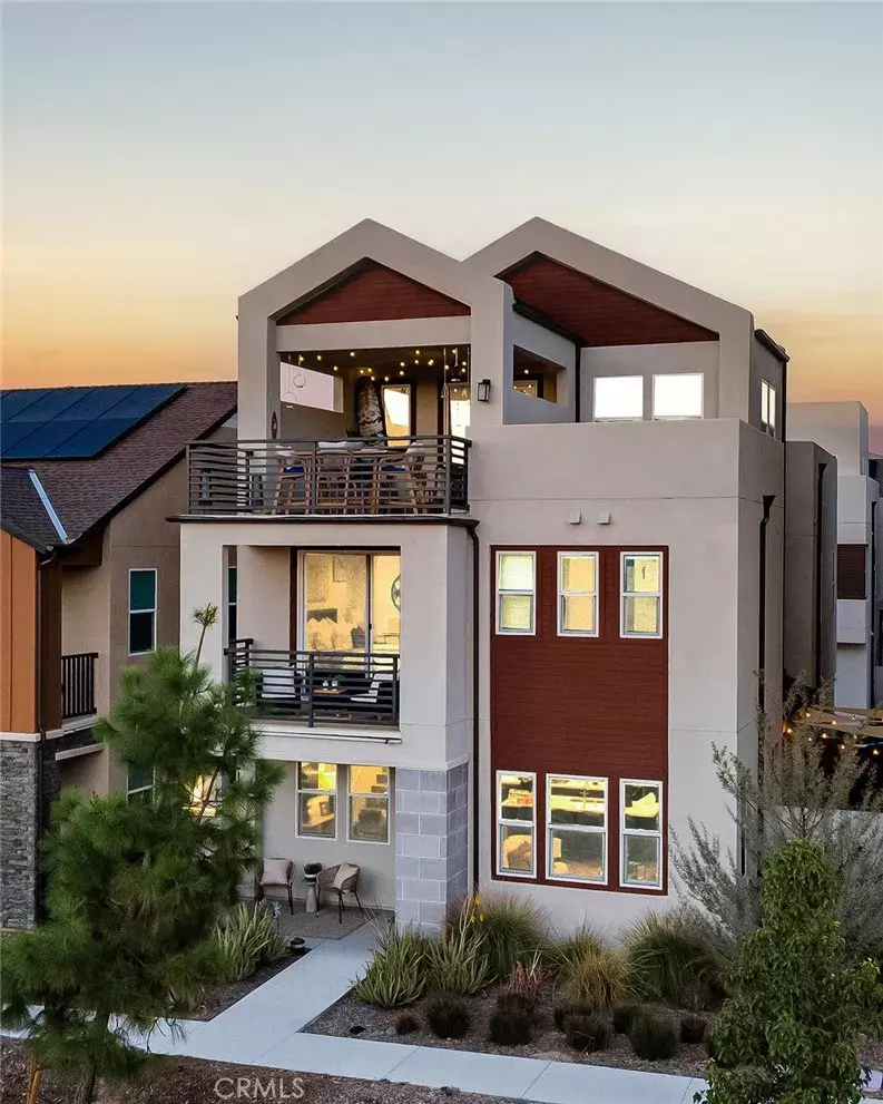 Irvine, CA 92618,233 Tank