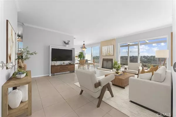 2453 Cowley, San Diego, CA 92110