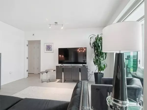 Irvine, CA 92612,3141 Michelson #1007