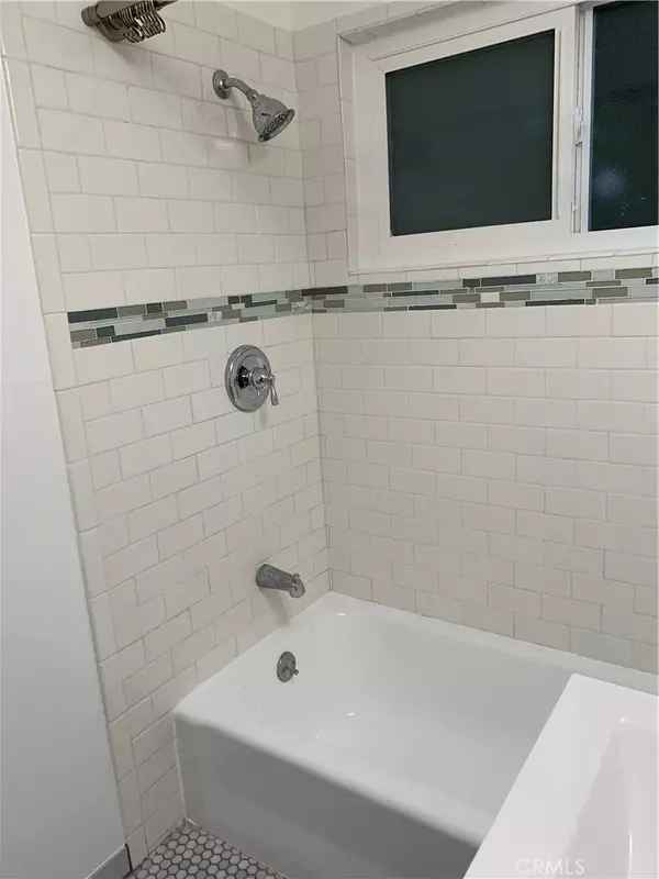 Oakland, CA 94609,4806 Clarke Street #2