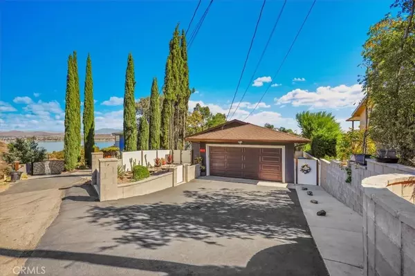 Lake Elsinore, CA 92530,33230 Hollister