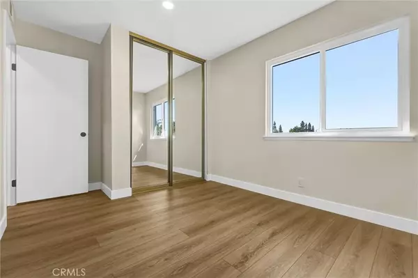 Commerce, CA 90040,5495 E Village