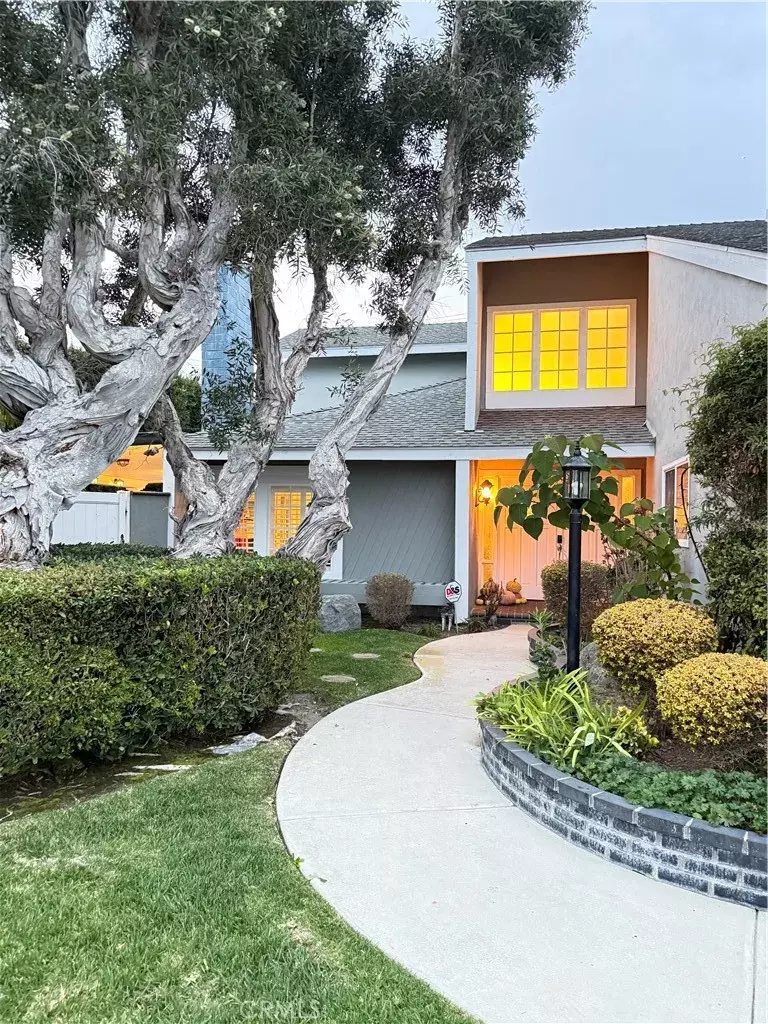 Huntington Beach, CA 92649,17881 Oldglen Lane