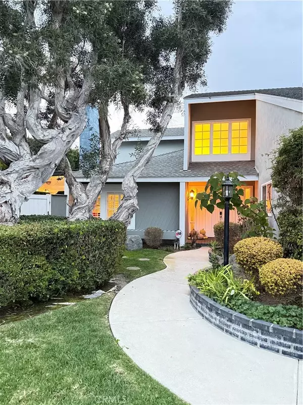 17881 Oldglen Lane, Huntington Beach, CA 92649