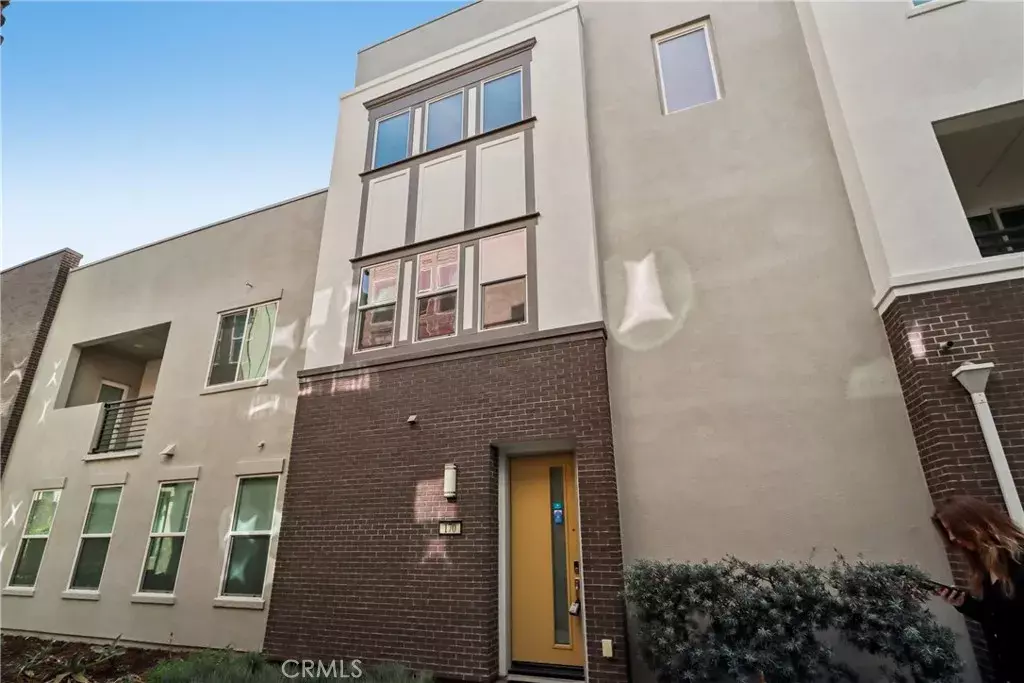 Irvine, CA 92618,170 Fable