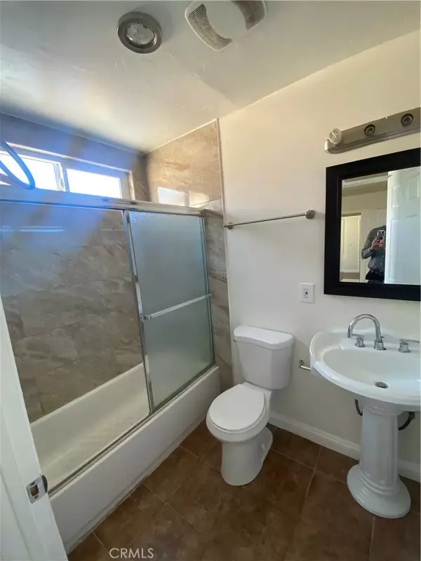 Santa Ana, CA 92707,1206 W Mcfadden Avenue