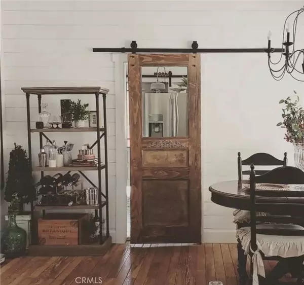 Santa Ana, CA 92706,323 W 18th St