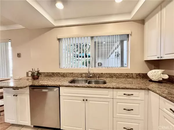 Laguna Woods, CA 92637,3427 Bahia Blanca #B