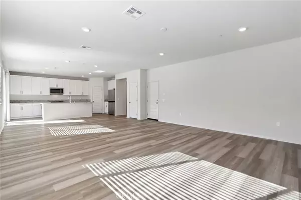 Lake Elsinore, CA 92532,19508 Hanging Rock Road