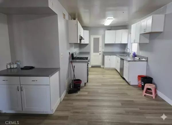 Stanton, CA 90680,7072 Kermore