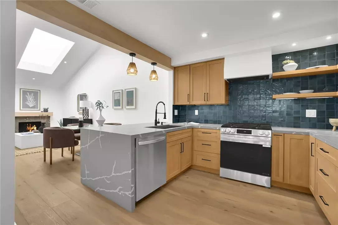 Irvine, CA 92604,64 Sandpiper #28