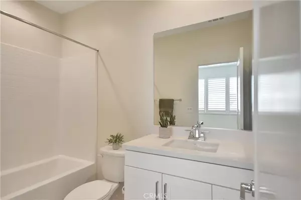 Irvine, CA 92618,102 Novel