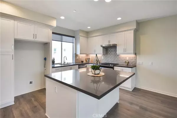 Irvine, CA 92618,102 Novel