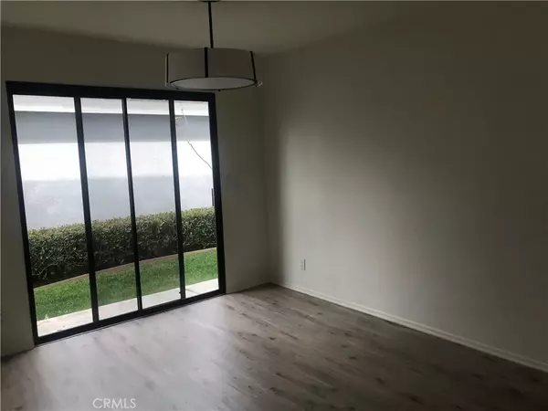 Irvine, CA 92614,21 Silkberry