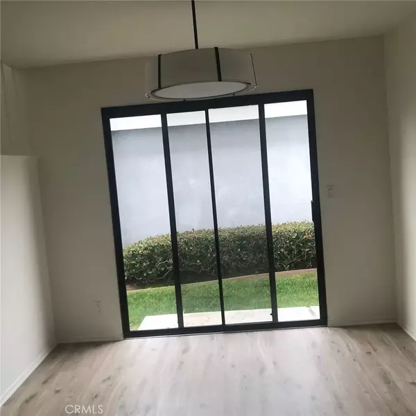 Irvine, CA 92614,21 Silkberry