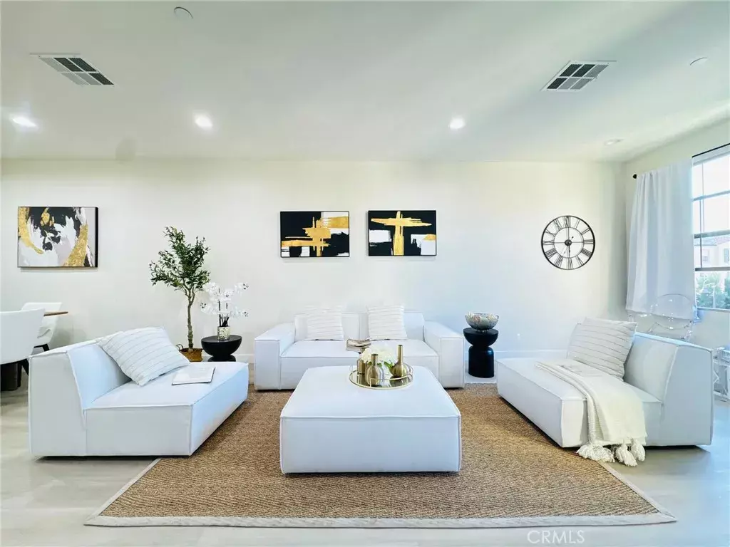 Irvine, CA 92618,52 Capricorn